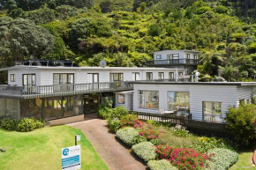 Tipi and Bobs Waterfront Lodge, Great Barrier Island
